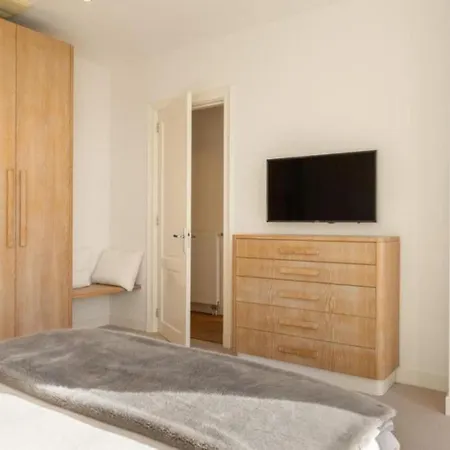 Apartment With Unique Design B Amsterdam