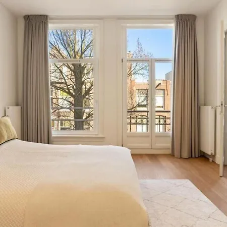 Apartment With Unique Design B Amsterdam