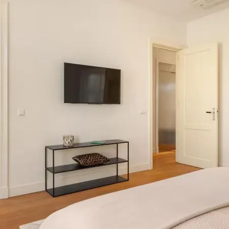 Apartment With Unique Design B *