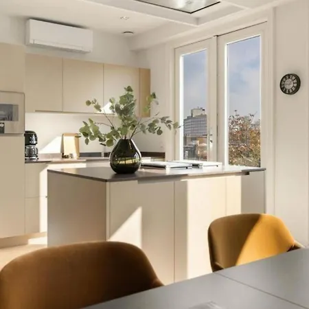 Apartment With Unique Design B Διαμέρισμα *